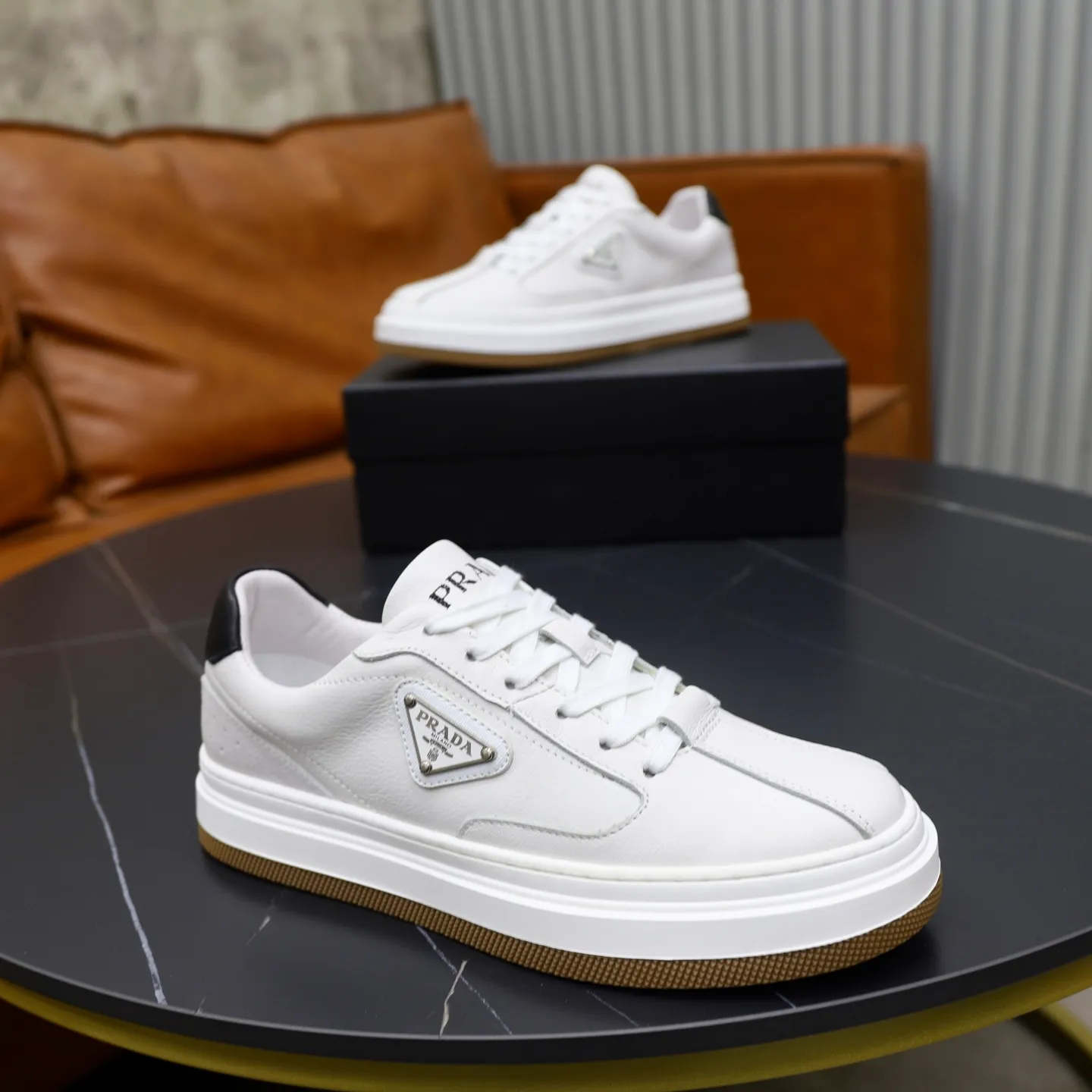 Ex-factory price: 440💰🙅‍♂️🙅‍♂️🙅‍♂️ Brand: PRADA Standard code: 38–44 (45 can be customized) Grade: Same as the official website Material: Original cowhide fabric Comfortable pigskin lining Lightweight wear-resistant outsole Style category: Men's fashionable casual shoes and boots Running sports shoes Distinguished luxury brand elements Top luxury Color: actual picture color